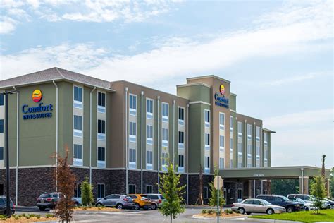 COMFORT INN® & SUITES